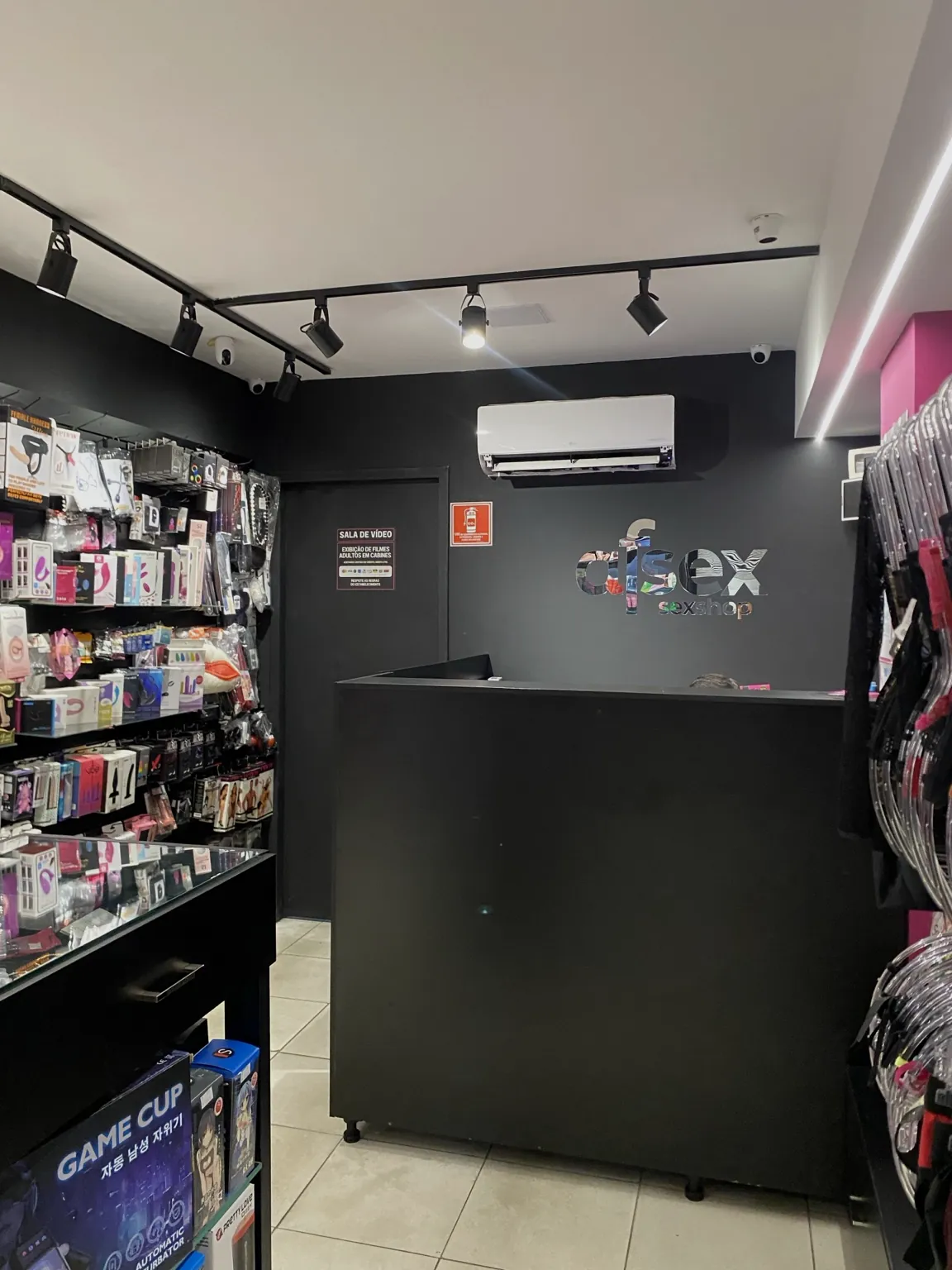 Sex Shop no térreo das Cabines Bangu